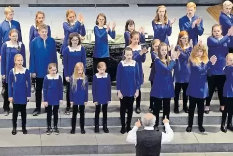 Der Kinderchor Cantus Cordis – „Gesang des Herzens“ – in der Stiftskirche.