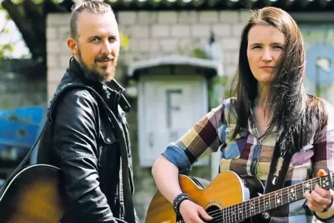 Kommen mit Americana, Folk, Blues und Acoustic Pop in die Majik Lounge: Isabel und André Roessler.