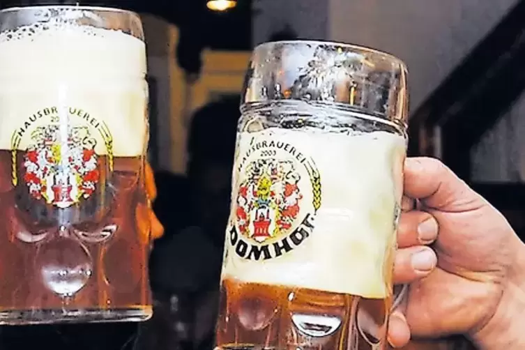 Prost: Pils gibt’s im Domhof zwar keins, aber dafür handwerklich gebrautes Bier.