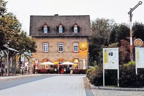 Neu gestaltet präsentiert sich das Bahnnhofs-Areal.