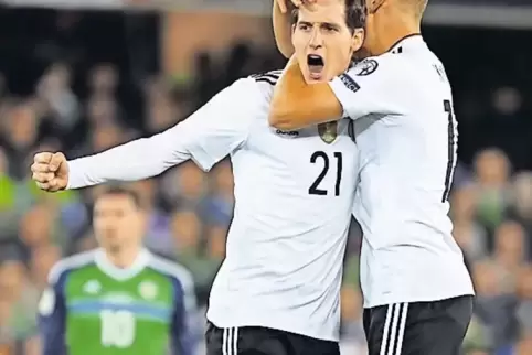 Stellte die Weichen früh auf Sieg: Sebastian Rudy bejubelt sein 1:0.
