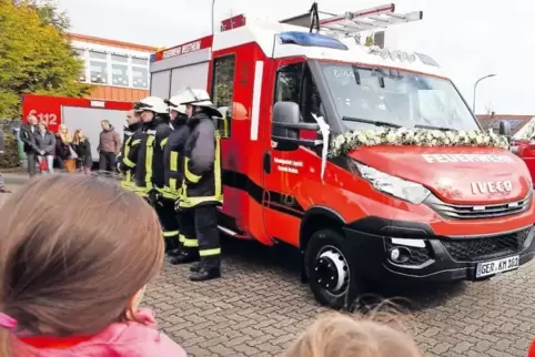 Die Westheimer Feuerwehr wird dem neuen sogenannten Mittleren Löschfahrzeug noch schlagkräftiger.
