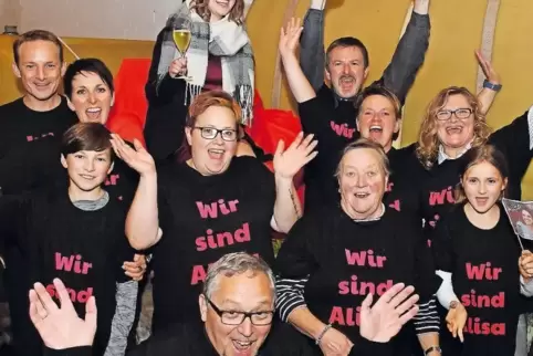 Wir sind Alisa: Nach der Wahl in Neustadt feierte Alisa Weber (oben) mit Freunden bis in den frühen Morgen.