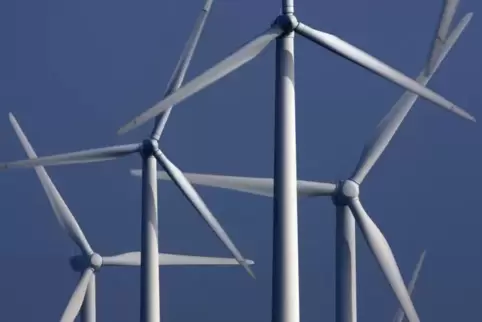 Der Windpark in Freckenfeld soll bis Ende des Jahres fertig sein.  Foto: ARCHIV