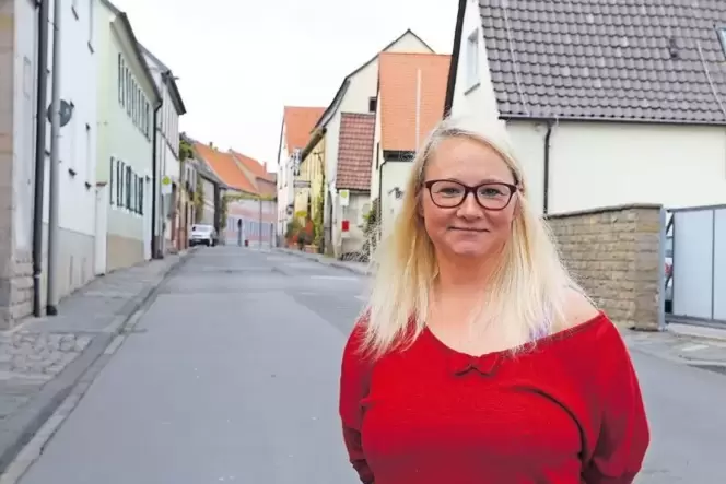 Josephine Ostuni freut sich über die leere Weinstraße: In zehn Tagen rollen die Autos hier wieder.