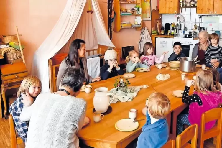 Fr&uuml;hst&uuml;ck in der Waldorf-Kita: Sie umfasst zurzeit zwei Gruppen. Im geplanten Neubau sollen vier Gruppen unterkommen.
