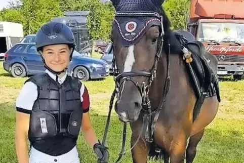 Kann auf eine erfolgreiche Saison 2017 zurückblicken: Celina Wilz, hier mit Darc-Donna.