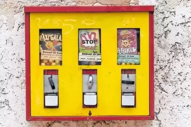 Der Putz bröckelt: Es ist trist geworden in den Straßen, in denen heute noch Kaugummiautomaten hängen. Der Putz bröckelt: Es ist trist geworden in den Straßen, in denen heute noch Kaugummiautomaten hängen.