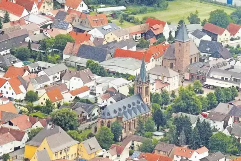 Ist laut Ortsgemeinde schützenswert: der Ortskern von Otterstadt rund um die katholische Kirche und den Königsplatz. Mit dem Beb