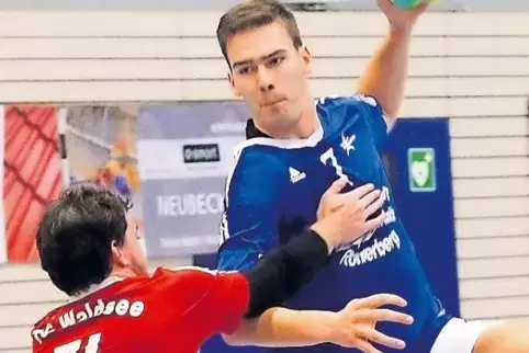 Erfolgreichster TuS-Spieler: Sven Hoffmann beim Sprungwurf.