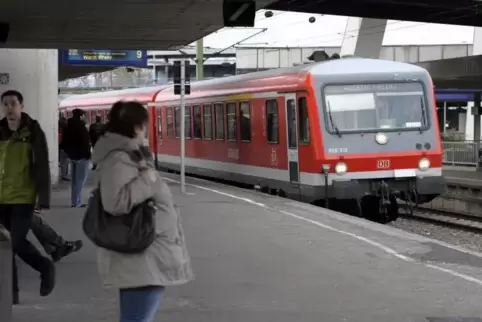 Mit Dieseltriebwagen wird im Fahrplanjahr 2018 ein Pendelverkehr zwischen dem Ludwigshafener Hauptbahnhof und der BASF eingerich
