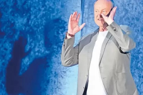 Findet offenbar Gefallen an der Gegend rund um Hinzweiler: Comedian Bodo Bach.