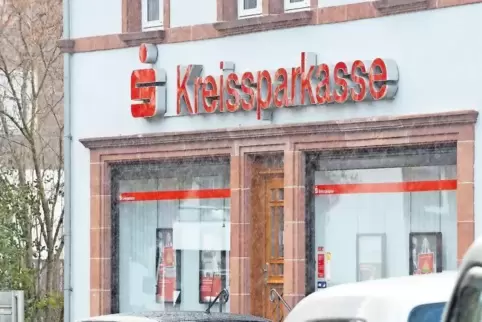 Die Kreissparkassenfiliale in Kottweiler-Schwanden – unser Foto entstand 2013 – ist eine der 13 Geschäftsstellen, die zum 1. Dez