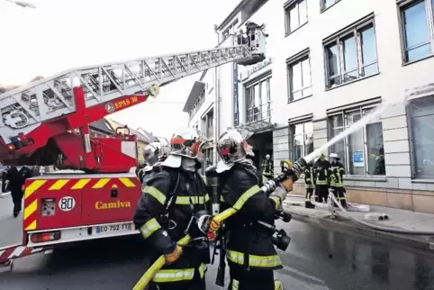 Die Übung lockte viele Schaulustige an.