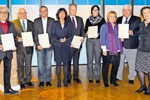 Die OB überreichte die Partnerschaftsmedaillen an (von links): Manfred Bernhardt, Peter Friedrich, Stefan Eckl, Wolfgang Lauenst