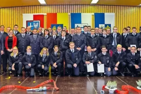 Beim Kameradschaftsabend der Freiwilligen Feuerwehr Dannstadt-Schauernheim wurden zahlreiche Mitglieder geehrt und befördert – 2