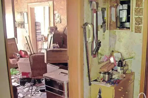 Ein Blick ins Friesenheimer Messiehaus – nachdem schon viel Altpapier und Plastikmüll entsorgt wurde.