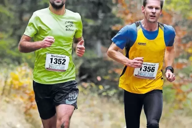 Lieferten sich 2016 ein spannendes Finale beim Martinslauf: Alexander Barnsteiner (rechts) und Lokalmatador Matthias Burkhart. B