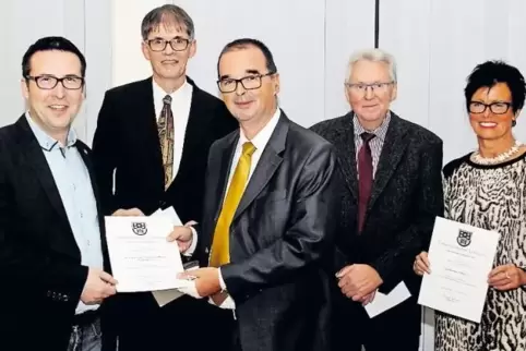 Die Vertreter der mit dem Sozialpreis bedachten Einrichtungen Marcus Klein (Förderverein Stationäres Hospiz Landstuhl), Boris Bo
