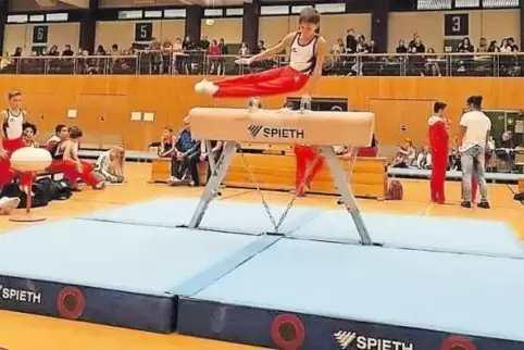 Eine Halle, verschiedene Stationen und Turnen auf hohem Niveau: Es gibt einiges zu sehen bei den Meisterschaften in Ramstein.