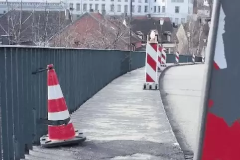 Noch ist die Frage, ob die Höhstraße überhaupt ausgebaut wird. Im Hintergrund ist die VG-Verwaltung zu sehen.