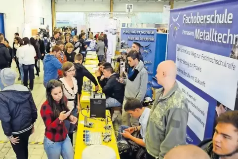 Bei der Berufsinformationsbörse 2015 hatte sich erstmals auch die Fachoberschule mit Schwerpunkt Metalltechnik in der Messehalle