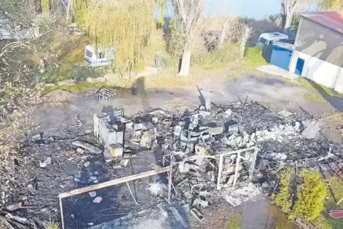 War rund 300 Quadratmeter groß: die abgebrannte Halle.