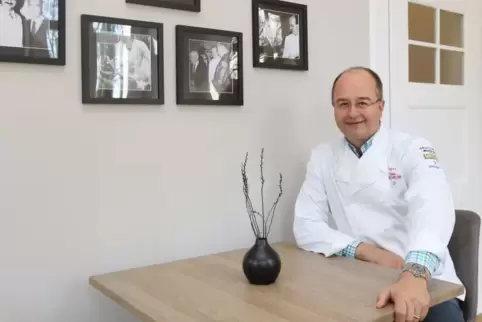 Im neuen Domizil in Kirchheim hat Manfred Schwarz mit seinem Team wieder einen Stern erkocht. Foto: Benndorf