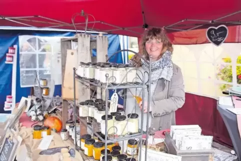 Zu Hause auf Bauern- und Kräutermärkten: „Kräuterfrau“ Manuela Fuhrmann.