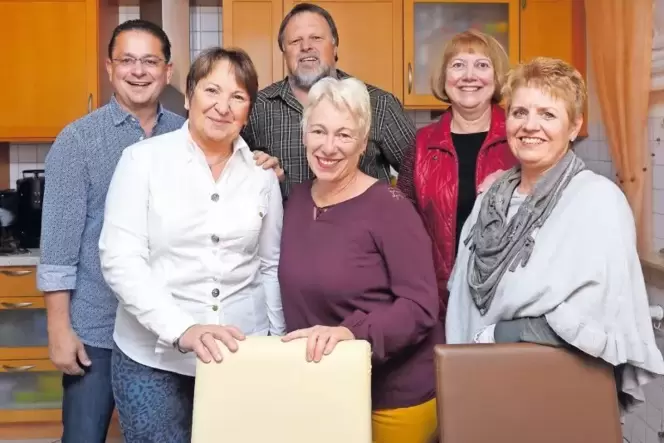 Bereiten das Klassentreffen in zwei Jahren vor: Gerhard Schweigert, Ilse Kroker, Hans Stehl, Petra Frei, Steffi Diehlmann und Co Bereiten das Klassentreffen in zwei Jahren vor: Gerhard Schweigert, Ilse Kroker, Hans Stehl, Petra Frei, Steffi Diehlmann und Co