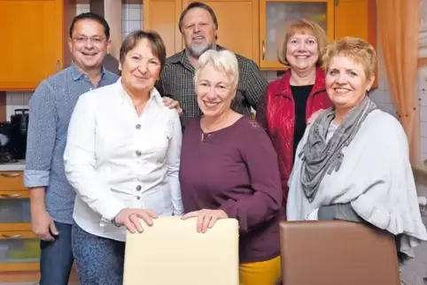 Bereiten das Klassentreffen in zwei Jahren vor: Gerhard Schweigert, Ilse Kroker, Hans Stehl, Petra Frei, Steffi Diehlmann und Co