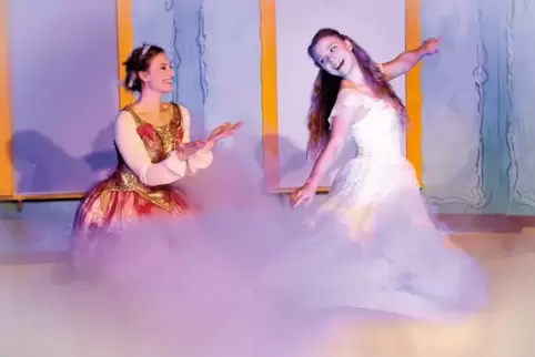 Mit Zauberei zum hübschen Ballkleid.