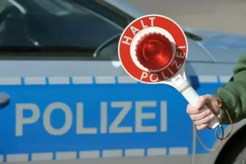 29 Fahrzeuge und 43 Menschen haben die Beamten am Mittwoch im nördlichen Rhein-Pfalz-Kreis angehalten. Foto: DPA