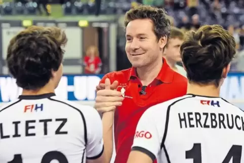 Der heutige Bundestrainer Stefan Kermas (Mitte) war mit dem deutschen Team schon 2015 bei der Hallen-WM in Leipzig dabei – Deuts