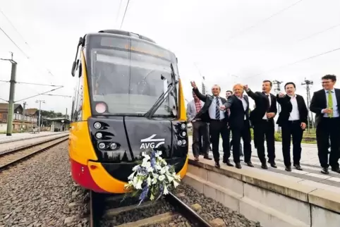 Mit Pomp wurden 2014 die neuen Stadtbahnfahrzeuge vorgeführt. Jetzt müssten sie nur noch zuverlässig und pünktlich fahren, so di