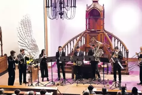 Die Bläser von Brass Surround spielten in der Protestantischen Kirche in Wachenheim ohne Dirigent.