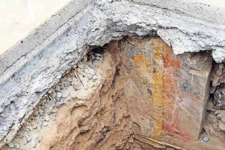 Wandmalereien wurden 2016 unter dem Boden entdeckt.