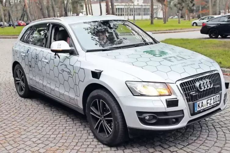 Mit diesem Audi wird auf Karlsruher Straßen das autonome Fahren getestet.