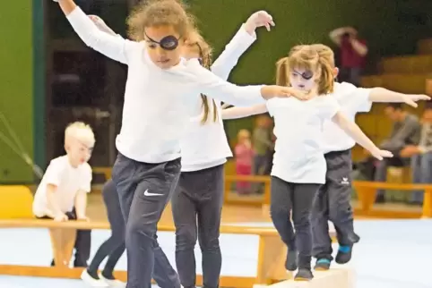 Wenn Piraten balancieren: Die „Minis“ zeigten ebenfalls ihr Können.