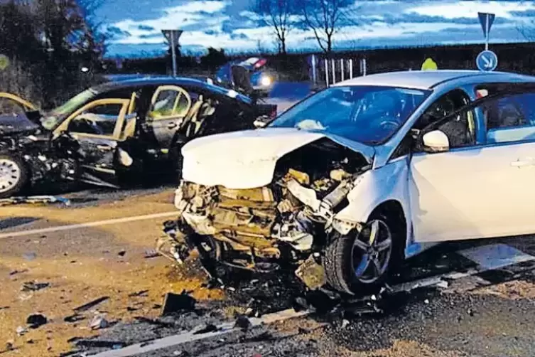 Gegen 16.30 Uhr stie&szlig;en am Samstag ein BMW und ein Ford an der Kreuzung zwischen Lambsheim und Gerolsheim zusammen.