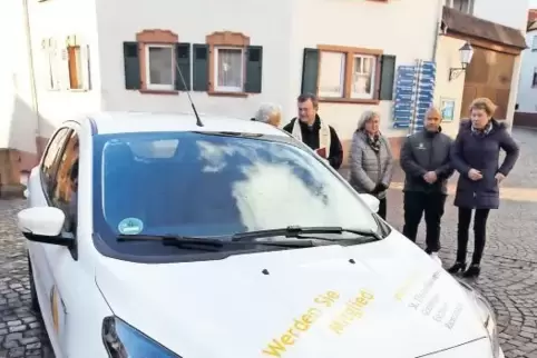 Die Sozialstation freut sich über die finanzielle Unterstützung, mit der sie den Ford Ka kaufen konnte.