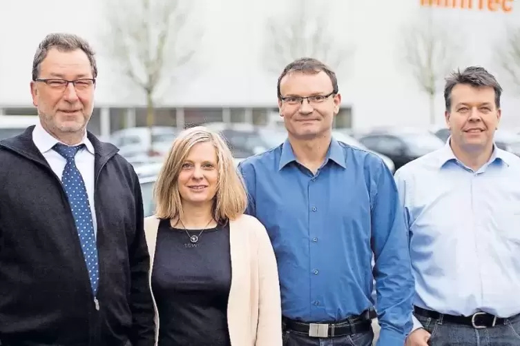 Von links: Ulrich Wigand, der kaufmännische Geschäftsführer bei Minitec, hört auf. Dafür komplettiert Sandra Geyer-Altenkirch di