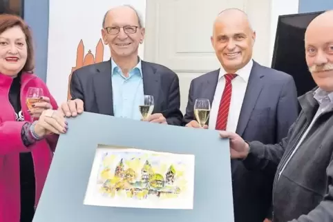 Dieses Werk prangt künftig auf dem neuen Dombausekt: (von links) Gabriele Fischer, Gottfried Jung, Mathias Geisert und Künstler 
