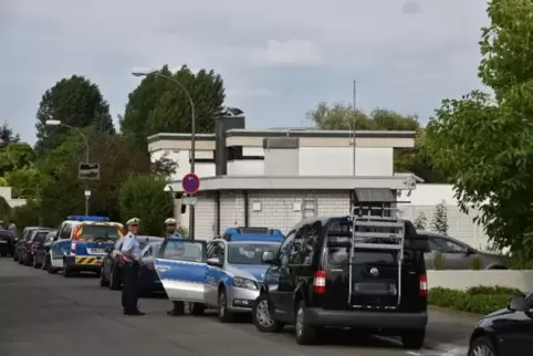 Die Polizeiwache neben dem Haus von Helmut Kohl soll 2018 abgerissen werden. Foto: Priebe 