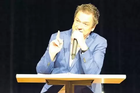 Kabarettist Stephan Bauer sieht sich selbst in der Rolle des „Weihnachts-Taliban“.