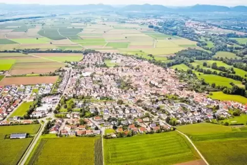 Steinweiler, Blickrichtung Westen: Die Bauplätze im neuen Baugebiet Brotäcker IV sollen nur an einheimische Interessenten vergeb