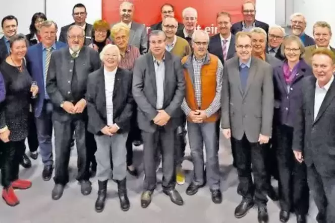 Gruppenbild mit Förderern und Geförderten: Neun Vereine und Initiativen wurden bedacht.