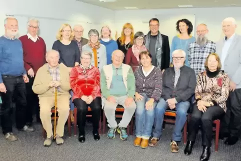 Lehrer und Erzieher, die für langjährige Mitgliedschaft in der Gewerkschaft GEW geehrt wurden.