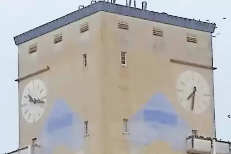 Zwischen den Zeiten gefangen: Mutterstadt im Sommer.