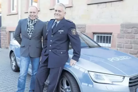 Sie leiten die Polizeiinspektion in Grünstadt: Erster Polizeihauptkommissar Sigfried Doll (links) und Polizeihauptkommissar Thom